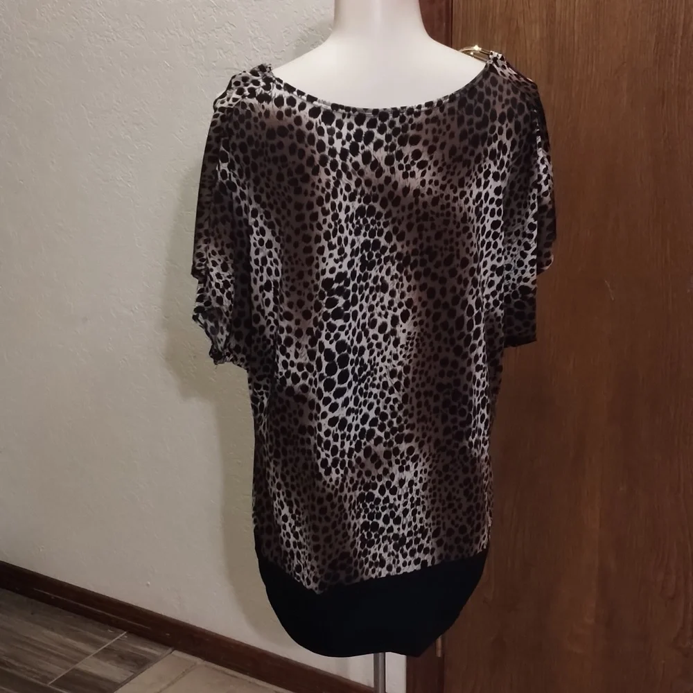 Top - Picture 2 of 4